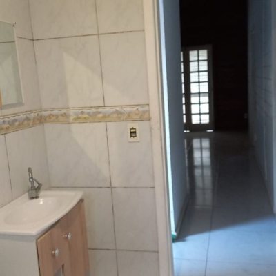 Casa Residencial com 60m², 3 quartos, 1 garagem, no bairro São João Do Rio Vermelho em Florianópolis