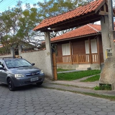 Casa Residencial com 60m², 3 quartos, 1 garagem, no bairro São João Do Rio Vermelho em Florianópolis
