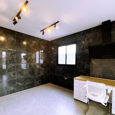 Casa Residencial com 176m², 2 quartos, 2 suítes, 2 garagens, no bairro Forquilhas em São José