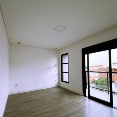 Casa Residencial com 176m², 2 quartos, 2 suítes, 2 garagens, no bairro Forquilhas em São José