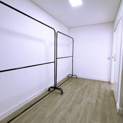 Casa Residencial com 176m², 2 quartos, 2 suítes, 2 garagens, no bairro Forquilhas em São José