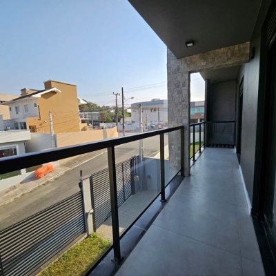 Casa Residencial com 176m², 2 quartos, 2 suítes, 2 garagens, no bairro Forquilhas em São José