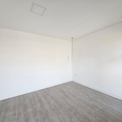 Casa Residencial com 176m², 2 quartos, 2 suítes, 2 garagens, no bairro Forquilhas em São José