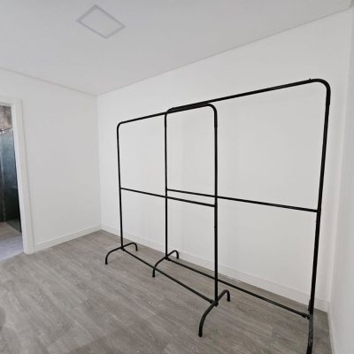 Casa Residencial com 176m², 2 quartos, 2 suítes, 2 garagens, no bairro Forquilhas em São José