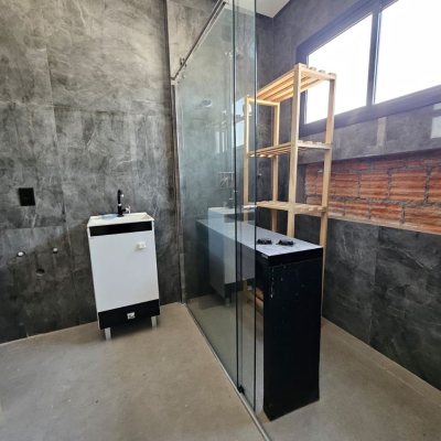 Casa Residencial com 176m², 2 quartos, 2 suítes, 2 garagens, no bairro Forquilhas em São José