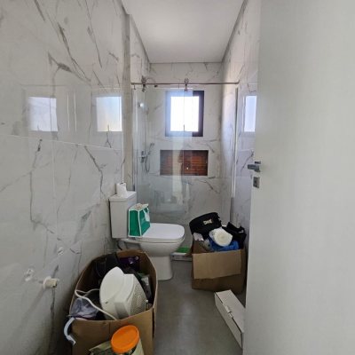 Casa Residencial com 176m², 2 quartos, 2 suítes, 2 garagens, no bairro Forquilhas em São José