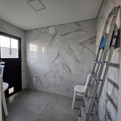 Casa Residencial com 176m², 2 quartos, 2 suítes, 2 garagens, no bairro Forquilhas em São José