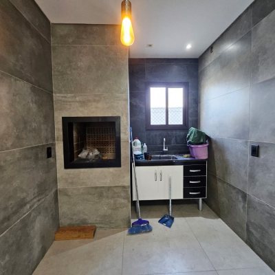 Casa Residencial com 176m², 2 quartos, 2 suítes, 2 garagens, no bairro Forquilhas em São José