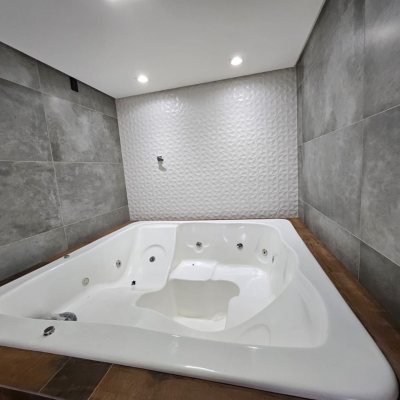 Casa Residencial com 176m², 2 quartos, 2 suítes, 2 garagens, no bairro Forquilhas em São José