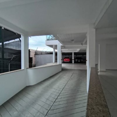 Apartamentos com 78m², 3 quartos, 1 suíte, 2 garagens, no bairro Capoeiras em Florianópolis