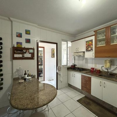 Apartamentos com 138m², 3 quartos, 1 suíte, 1 garagem, no bairro Kobrasol em São José