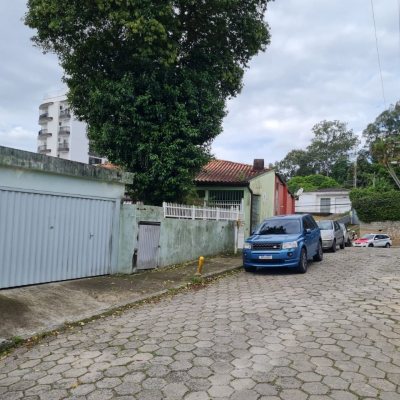 Terreno Comercial/Residencial com 676m², no bairro Carvoeira em Florianópolis