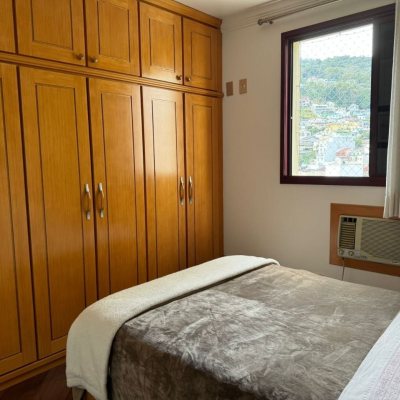 Apartamentos com 129m², 4 quartos, 2 suítes, 2 garagens, no bairro Centro em Florianópolis