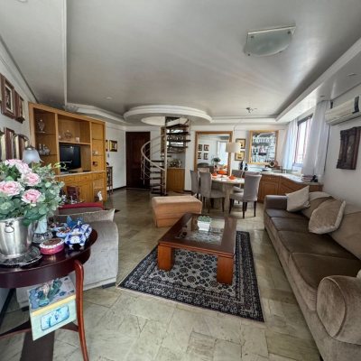 Apartamentos com 129m², 4 quartos, 2 suítes, 2 garagens, no bairro Centro em Florianópolis