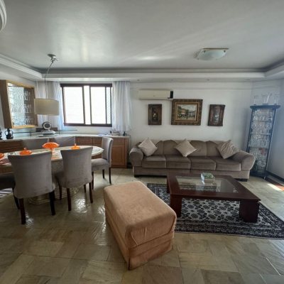 Apartamentos com 129m², 4 quartos, 2 suítes, 2 garagens, no bairro Centro em Florianópolis