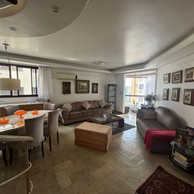 Apartamentos com 129m², 4 quartos, 2 suítes, 2 garagens, no bairro Centro em Florianópolis