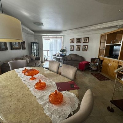 Apartamentos com 129m², 4 quartos, 2 suítes, 2 garagens, no bairro Centro em Florianópolis