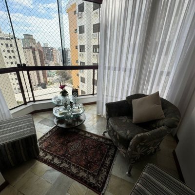 Apartamentos com 129m², 4 quartos, 2 suítes, 2 garagens, no bairro Centro em Florianópolis