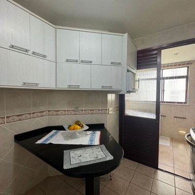 Apartamentos com 129m², 4 quartos, 2 suítes, 2 garagens, no bairro Centro em Florianópolis