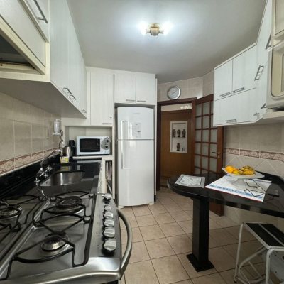 Apartamentos com 129m², 4 quartos, 2 suítes, 2 garagens, no bairro Centro em Florianópolis
