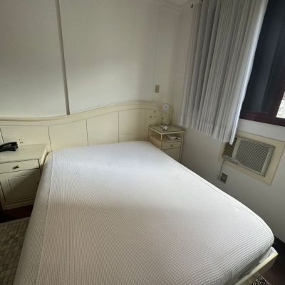 Apartamentos com 129m², 4 quartos, 2 suítes, 2 garagens, no bairro Centro em Florianópolis