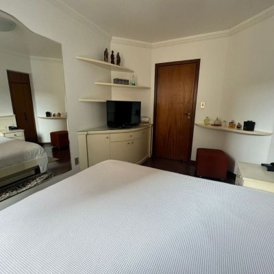 Apartamentos com 129m², 4 quartos, 2 suítes, 2 garagens, no bairro Centro em Florianópolis