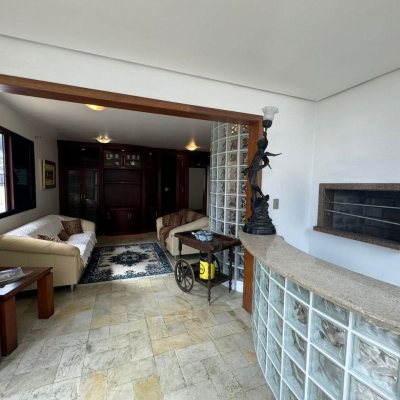 Apartamentos com 129m², 4 quartos, 2 suítes, 2 garagens, no bairro Centro em Florianópolis