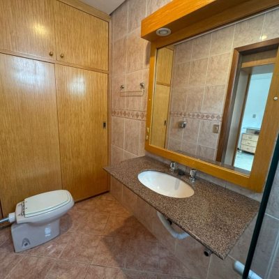 Apartamentos com 129m², 4 quartos, 2 suítes, 2 garagens, no bairro Centro em Florianópolis