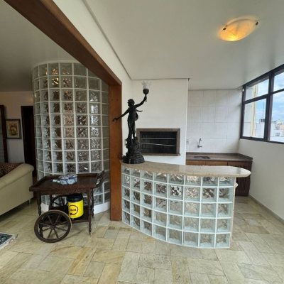 Apartamentos com 129m², 4 quartos, 2 suítes, 2 garagens, no bairro Centro em Florianópolis