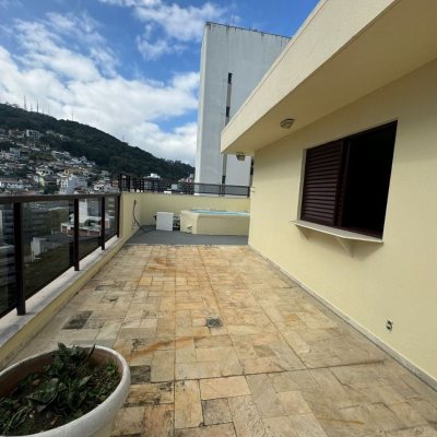 Apartamentos com 129m², 4 quartos, 2 suítes, 2 garagens, no bairro Centro em Florianópolis