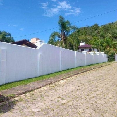 Casa Residencial com 2247m², 6 quartos (sendo 2 suítes), 10 garagens, no bairro Carvoeira em Florianópolis