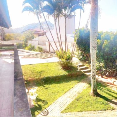 Casa Residencial com 2247m², 6 quartos (sendo 2 suítes), 10 garagens, no bairro Carvoeira em Florianópolis