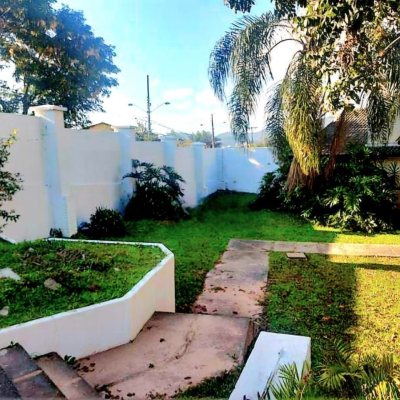 Casa Residencial com 2247m², 6 quartos (sendo 2 suítes), 10 garagens, no bairro Carvoeira em Florianópolis
