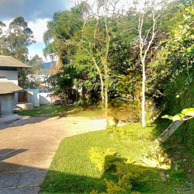 Casa Residencial com 2247m², 6 quartos (sendo 2 suítes), 10 garagens, no bairro Carvoeira em Florianópolis