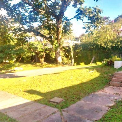 Casa Residencial com 2247m², 6 quartos (sendo 2 suítes), 10 garagens, no bairro Carvoeira em Florianópolis