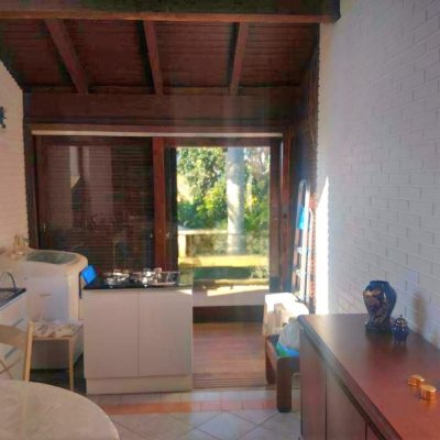 Casa Residencial com 2247m², 6 quartos (sendo 2 suítes), 10 garagens, no bairro Carvoeira em Florianópolis