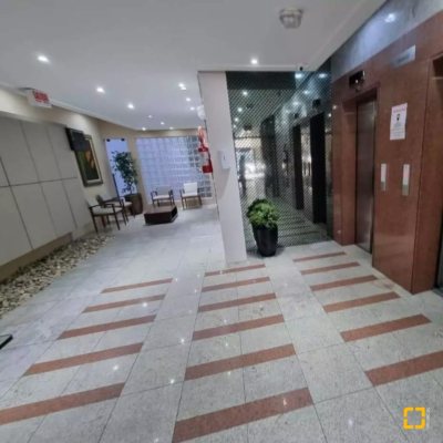 Sala com 30m², 2 garagens, no bairro Centro em Florianópolis