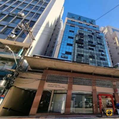 Sala com 30m², 2 garagens, no bairro Centro em Florianópolis