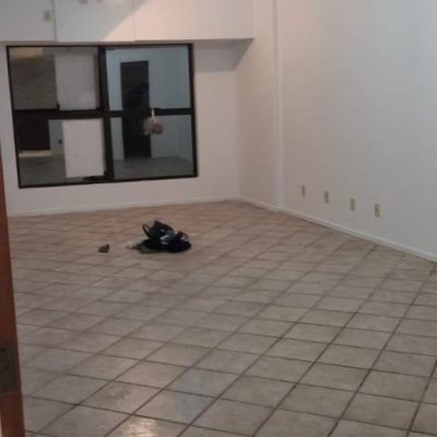 Sala com 30m², 2 garagens, no bairro Centro em Florianópolis