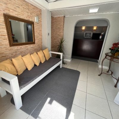 Apart Hotel com 600m², 17 quartos, 5 garagens, no bairro Canasvieiras em Florianópolis