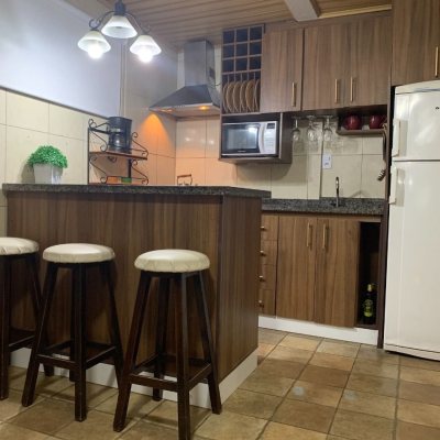 Apart Hotel com 600m², 17 quartos, 5 garagens, no bairro Canasvieiras em Florianópolis