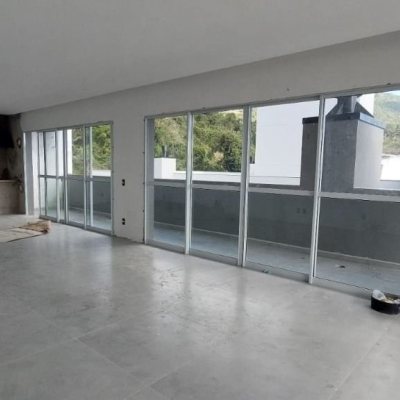 Apartamentos com 69m², 2 quartos, 1 suíte, 1 garagem, no bairro Ribeirão da Ilha em Florianópolis