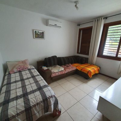 Casa Residencial com 349m², 6 quartos (sendo 2 suítes), 3 garagens, no bairro Carvoeira em Florianópolis