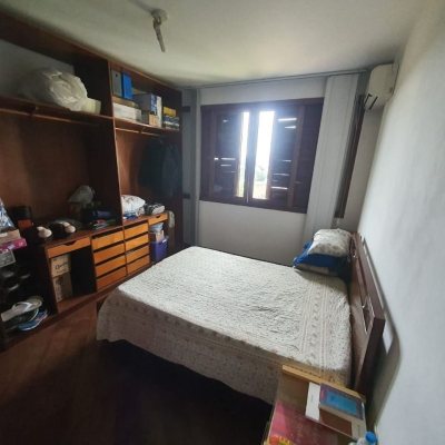 Casa Residencial com 349m², 6 quartos (sendo 2 suítes), 3 garagens, no bairro Carvoeira em Florianópolis