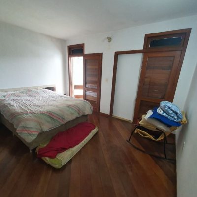 Casa Residencial com 349m², 6 quartos (sendo 2 suítes), 3 garagens, no bairro Carvoeira em Florianópolis