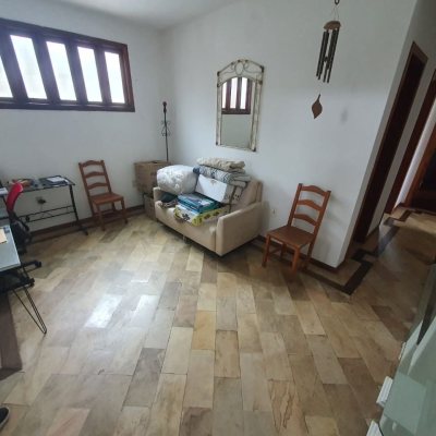 Casa Residencial com 349m², 6 quartos (sendo 2 suítes), 3 garagens, no bairro Carvoeira em Florianópolis