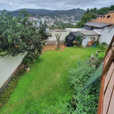 Casa Residencial com 349m², 6 quartos (sendo 2 suítes), 3 garagens, no bairro Carvoeira em Florianópolis