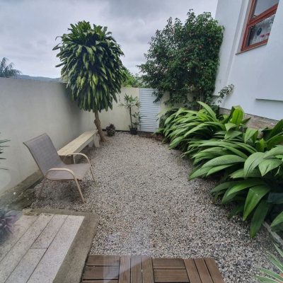 Casa Residencial com 349m², 6 quartos (sendo 2 suítes), 3 garagens, no bairro Carvoeira em Florianópolis