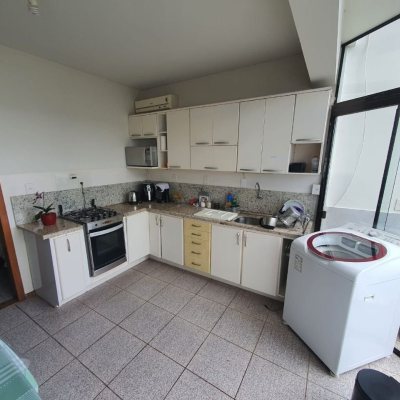 Casa Residencial com 349m², 6 quartos (sendo 2 suítes), 3 garagens, no bairro Carvoeira em Florianópolis