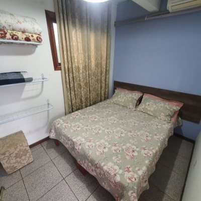 Casa Residencial com 349m², 6 quartos (sendo 2 suítes), 3 garagens, no bairro Carvoeira em Florianópolis